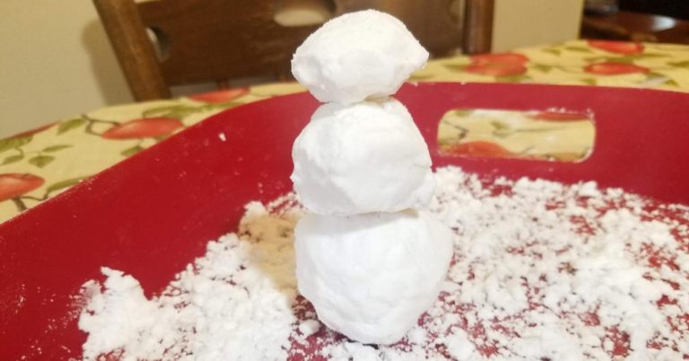 How to Make Unscented Fake Snow for Your Toddlers Sensory Bin