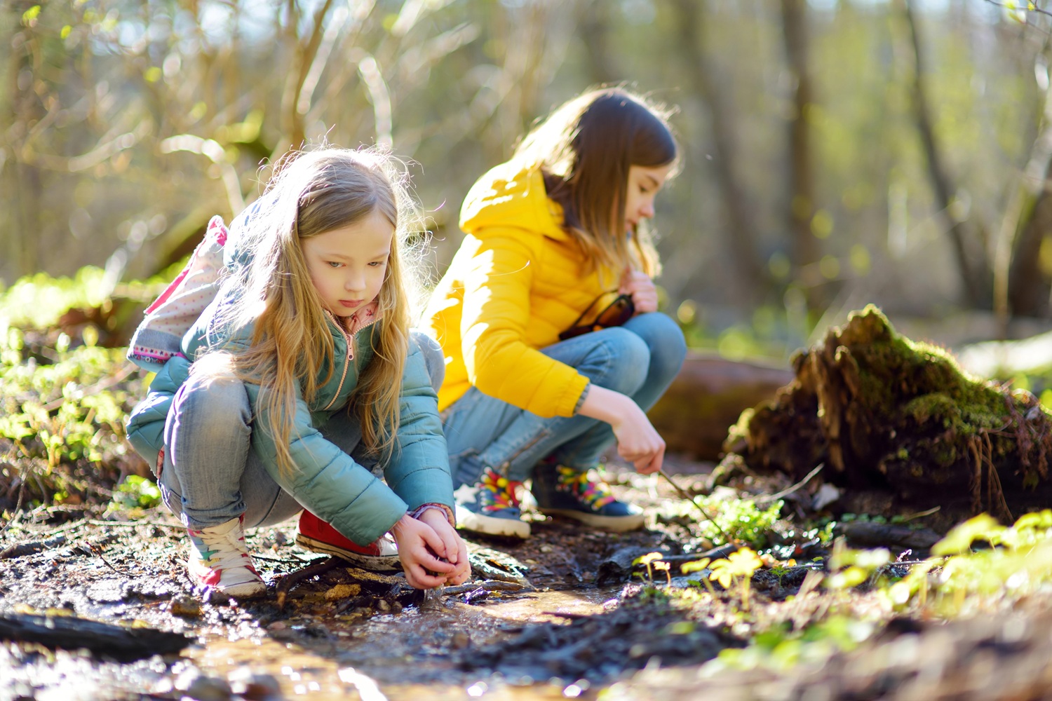 kids enjoying an outdoor scavenger hunt